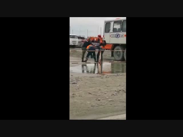 Драка с использованием холодного оружия - касок