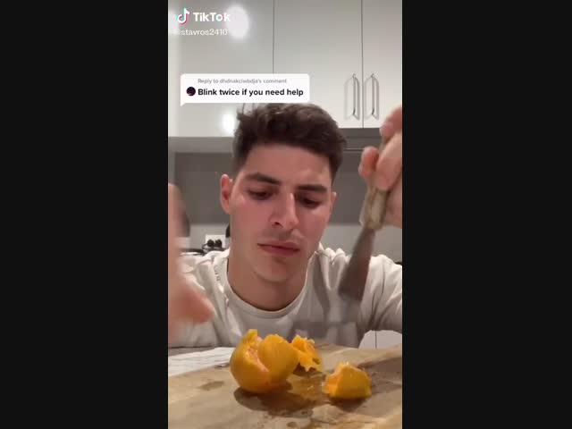 Комментарий к видео: «Моргни дважды, если тебе нужна помощь»