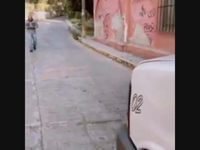 Помог, называется...