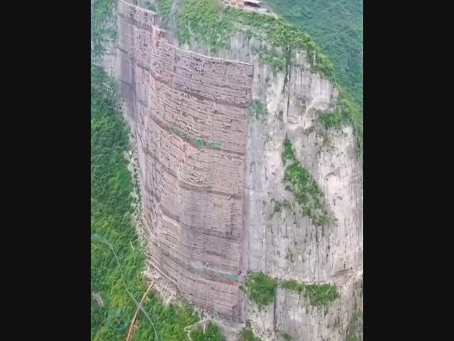 Интересно, что китайцы там строят?