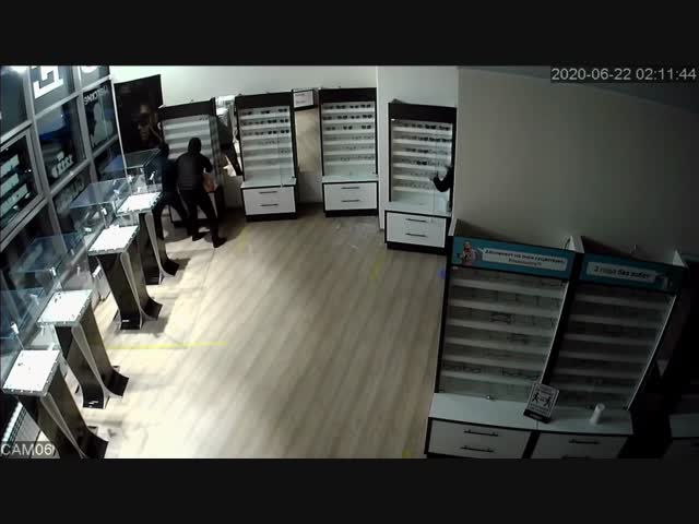 Ограбление магазина оптики