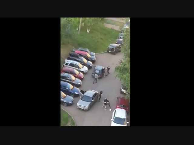 Уголовник едва не зарезал парня