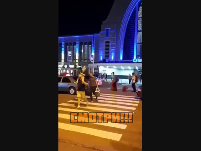 На Центральном вокзале Киева табло внезапно начало транслировать порно