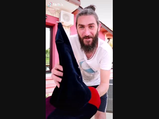 Итальянец разыграл свою обожающую фокусы дочь.