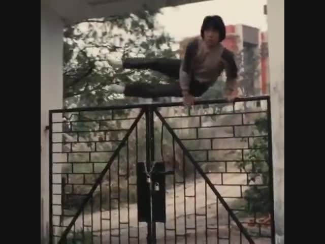 Джеки Чан - первый паркурист в мире