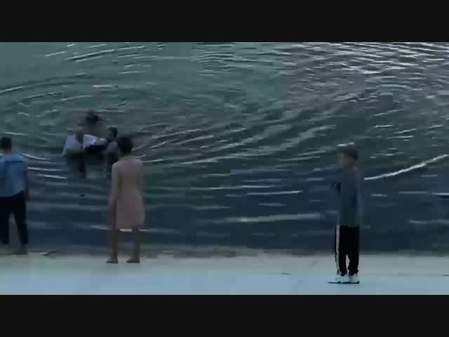 Невероятное видео спасения женщины из реки в Перми