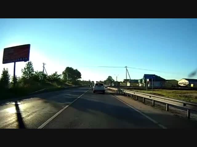 На Егорьевском шоссе произошла авария - момент столкновения попал на видео