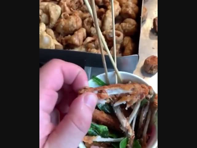 Какая вкусная курочка! Это ведь курица, да?