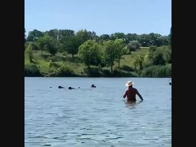 В Харьковской области к отдыхающим в водичке прямо с вертушки неожиданно десантировались военные