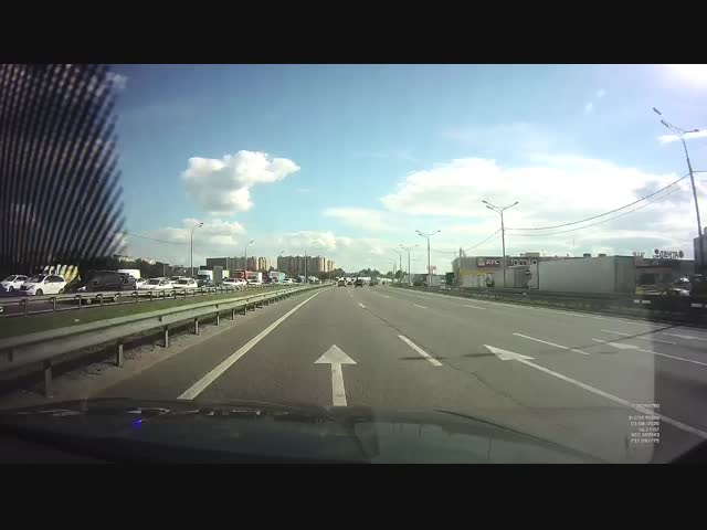 Таких идиотов надо лишать прав