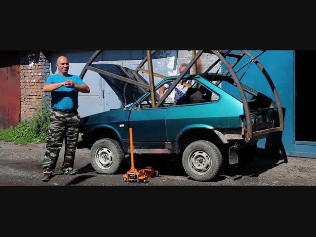 Оригинальная машинка-неваляшка