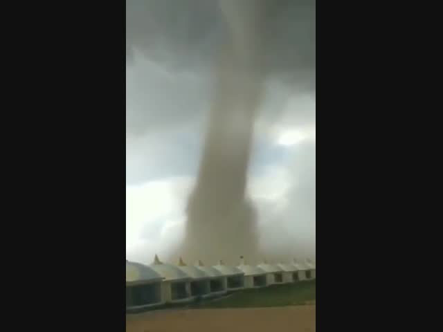 На севере Китая прошёл смерч