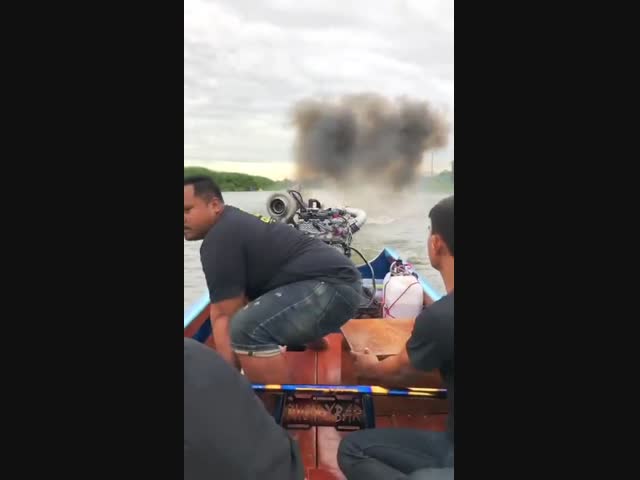 Тайская моторная лодка