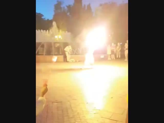 В Одессе во время фаер-шоу у девушки загорелось лицо