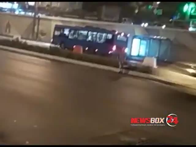 Во Владивостоке женщину, перебегавшую дорогу, сбил автомобиль