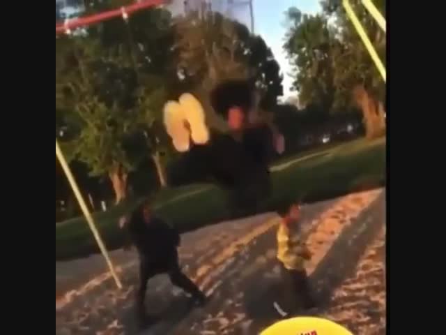 Опасные качели