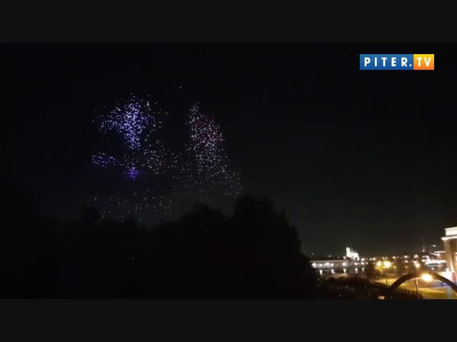 Шоу светящихся квадрокоптеров