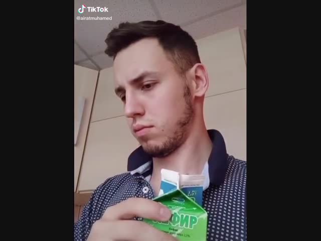 Этот кот,не шутит...