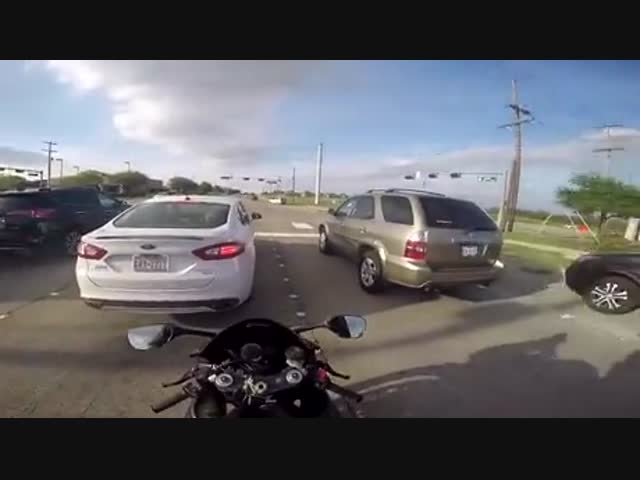 Проехал на красный