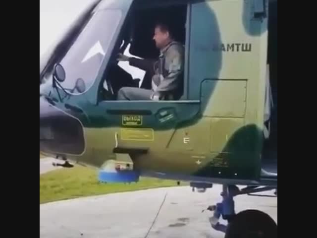 Как надо покидать вертолет