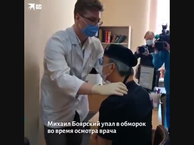 Михаил Боярский упал в обморок перед вакцинацией
