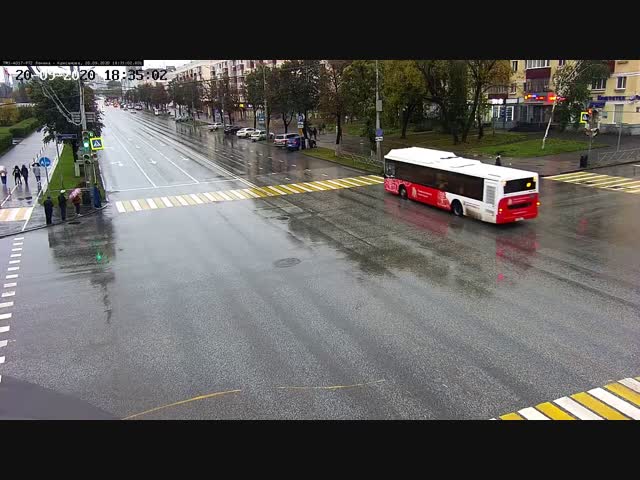 В Перми мальчик в синем пледе бросался на машины 