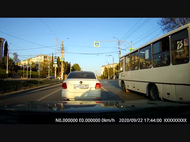 В Севастополе 'Скорая' попала в ДТП