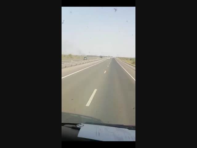 «Пшеничное» ДТП: в Ростовской области «КамАЗ» потерял прицеп с зерном .