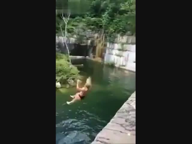Сальто и болезненное вхождение в воду