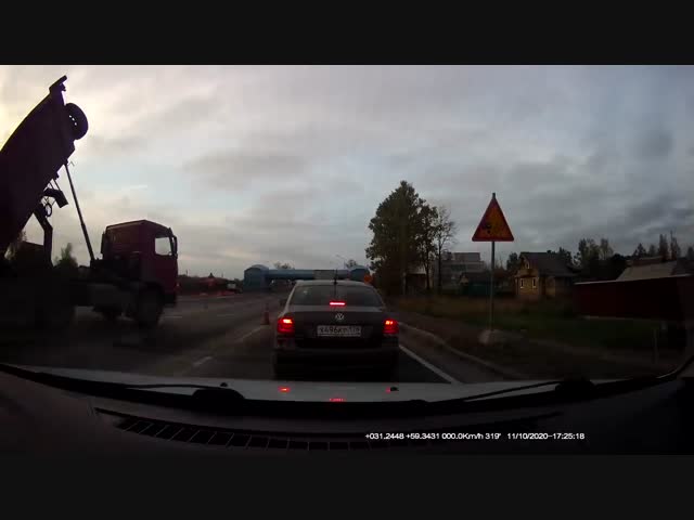 Не везет в последнее время надземным переходам