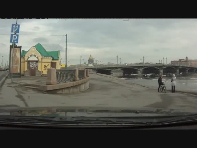 Одиночное плавание на льдине по Неве