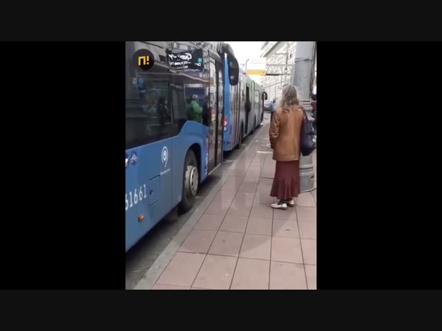 В Москве водитель автобуса нокаутировал пассажира за отказ надевать маску