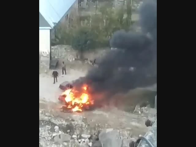 В одном из дагестанских сел из-за неисправной проводки загорелся автомобиль