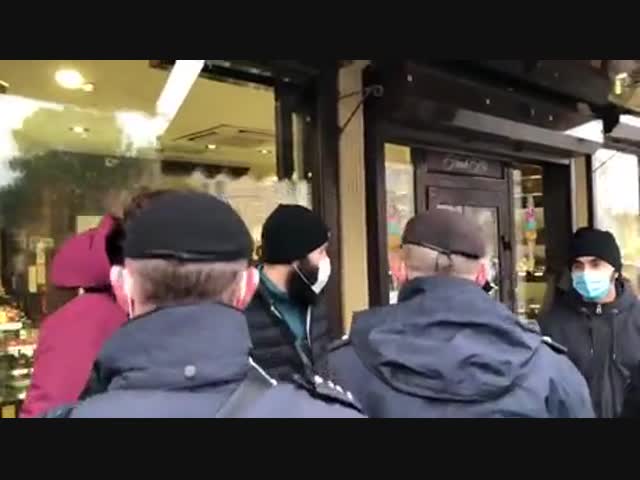 Разгон мусульман, протестующих у посольства Франции в Москве