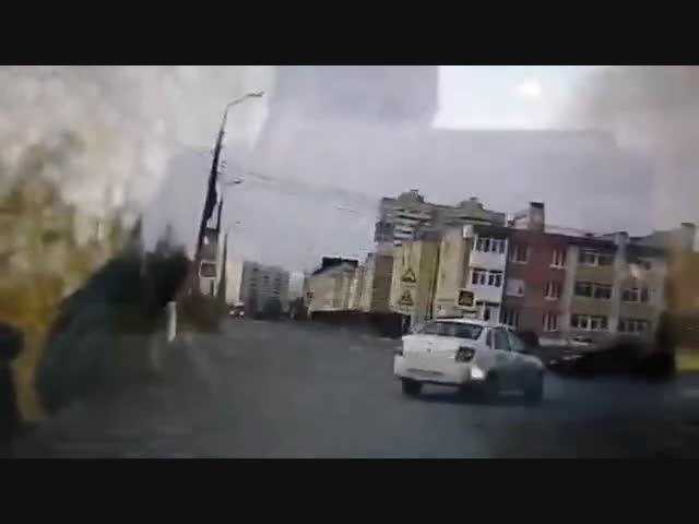 Машина автошколы попала в массовое ДТП в Ярославле