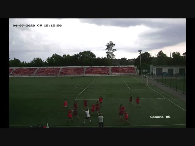 В футболиста попала молния
