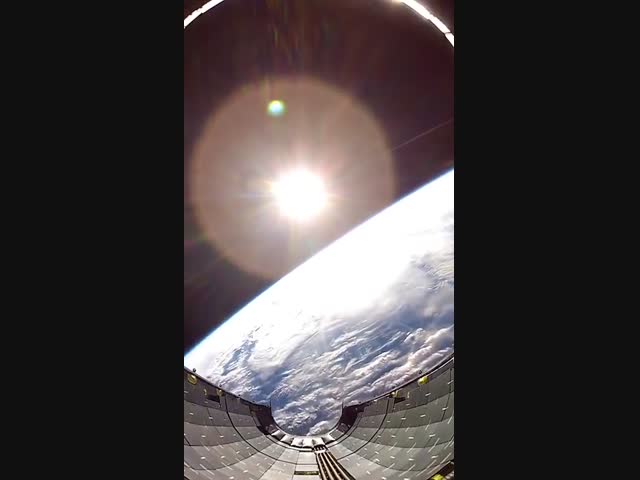Вид с космического корабля Falcon 9