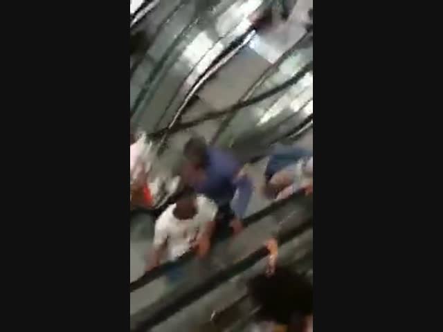 Первый эскалатор в Камеруне, Африка