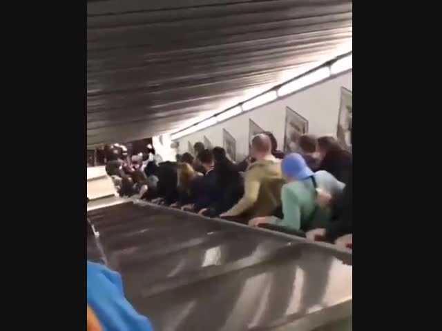 Эскалатор в Риме сломался