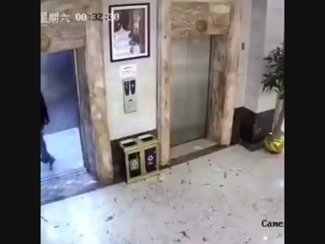 Два пьяных китайца провалились в шахту лифта