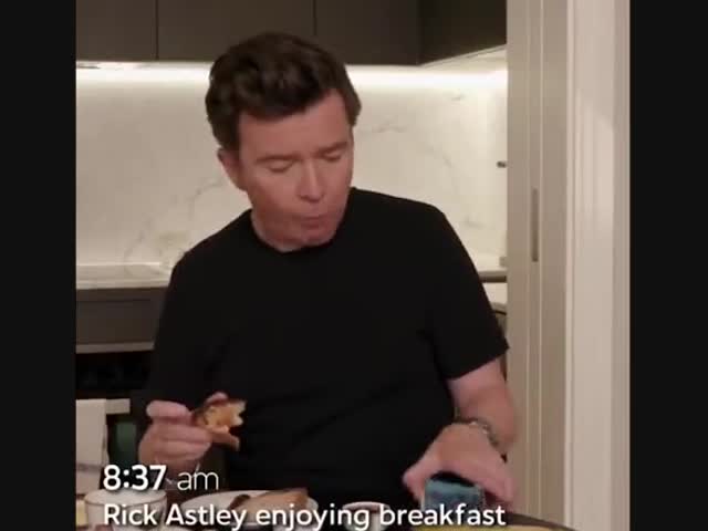 Помните певца Рика Эстли?