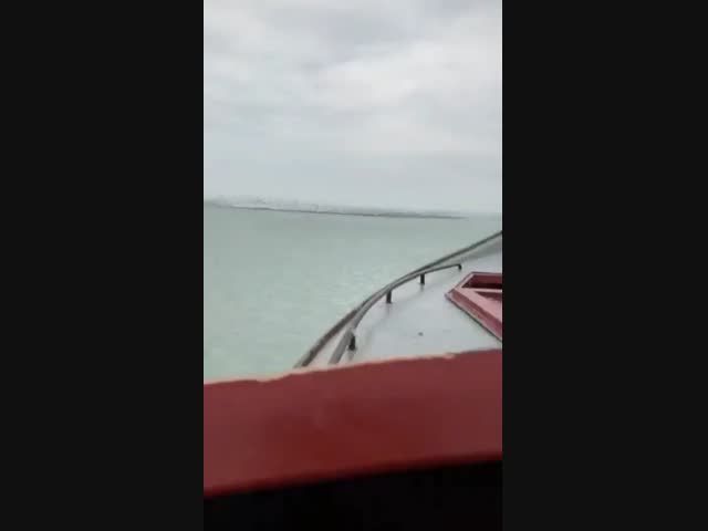 В Мангистау полиция нашла людей, которые на лодке давили диких уток в Каспийском море