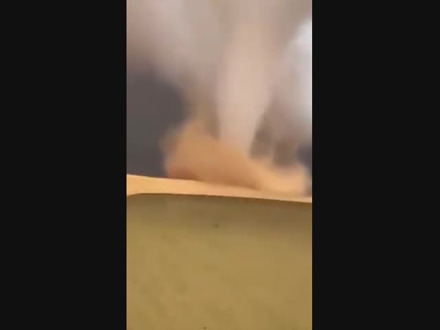 В Саудовской Аравии в пустыне поднялся гигантский торнадо