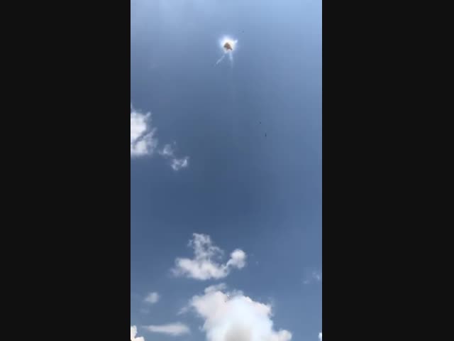 Как выглядит салют в дневное время