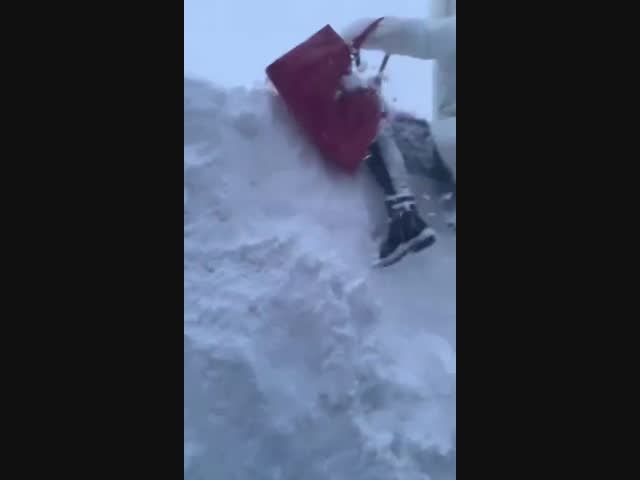 На Парамушире выросли сугробы выше человеческого роста