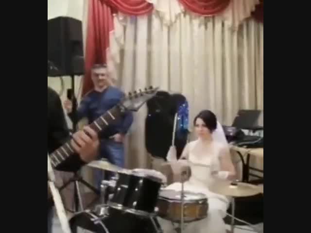 Невеста зажигает