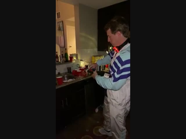 Как правильно открывать шампанское