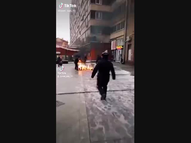 75-процентные ожоги: спасенного в центре Москвы подключили к ИВЛ