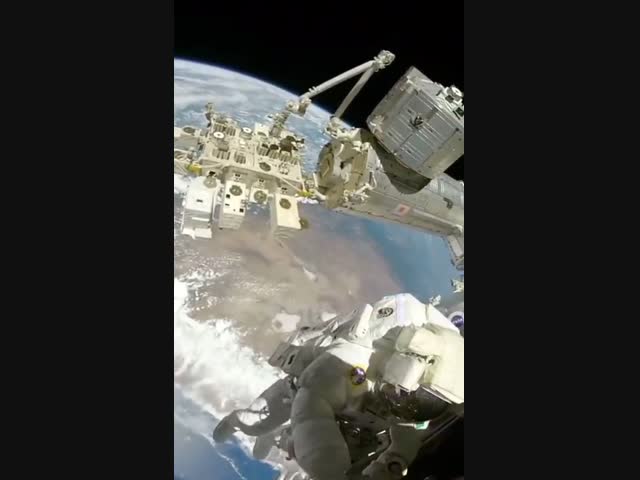 Земля в иллюминаторе