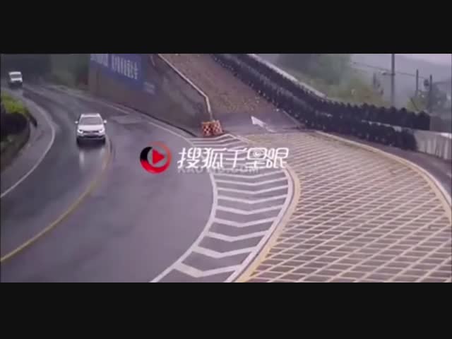 Если бы не запись камера видеонаблюдения, виновным бы стал минивэн